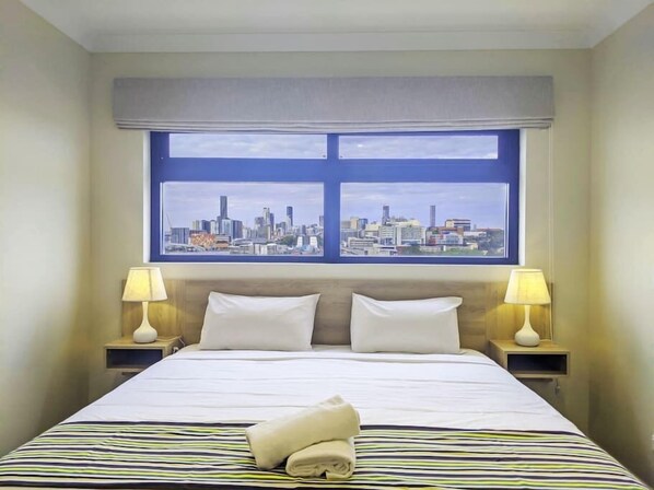 1 habitación, tabla de planchar con plancha, wifi gratis y ropa de cama 