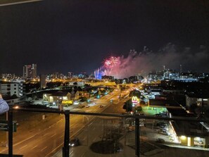 Property grounds - Stylish & spacious 1 BRM king bed apartment with City view (Windsor)