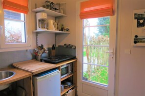 Fridge, microwave, coffee/tea maker, electric kettle