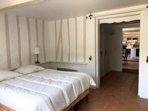 3 chambres, fer et planche à repasser, Wi-Fi gratuit
