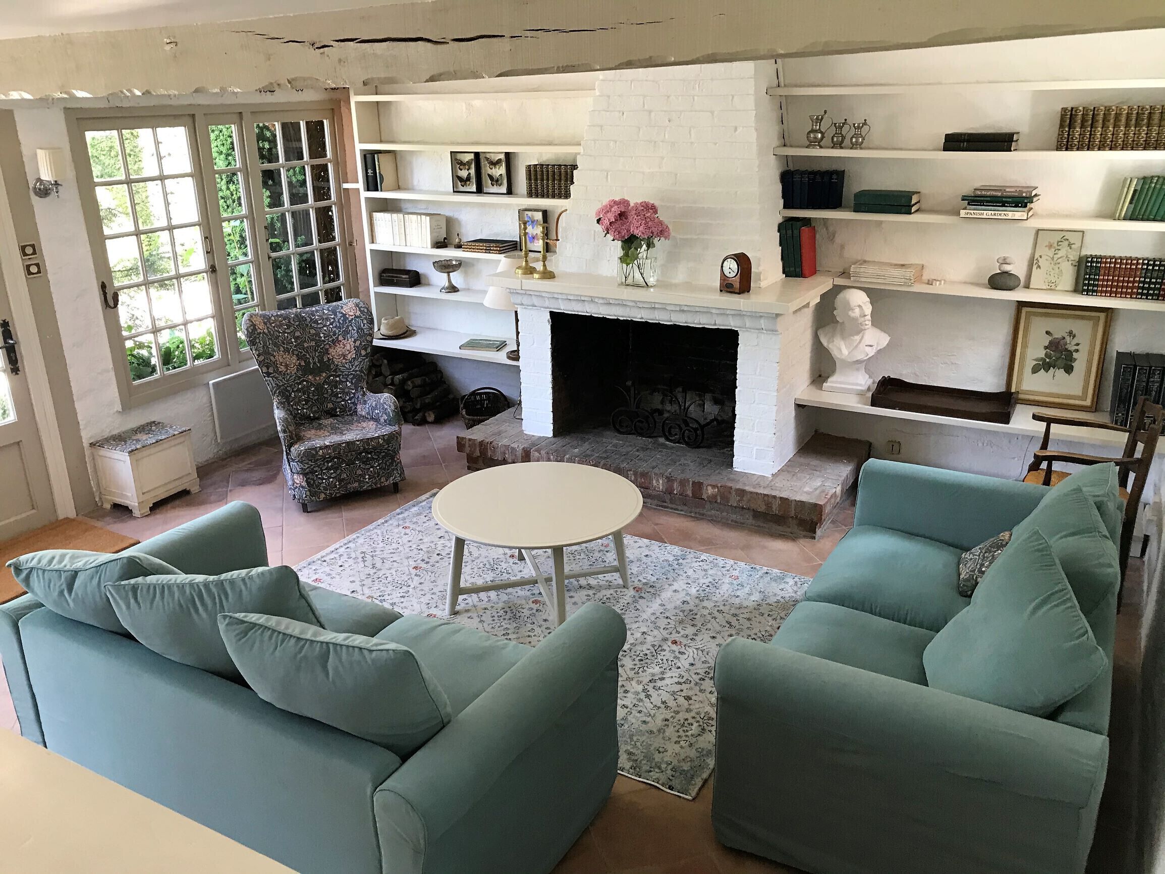 Televisie en een open haard