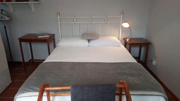 2 bedrooms, iron/ironing board, WiFi