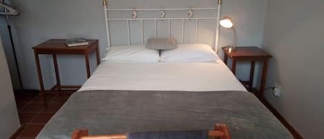 2 bedrooms, iron/ironing board, WiFi