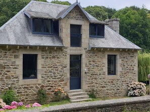Exterior - Renovated Stone House, Garden, WIFI, 400m from Sea, Saint-Quay-Perros (Saint-Quay-Perros)
