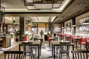 5 间餐厅，供应早餐、午餐和晚餐