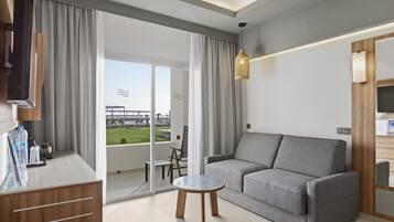 Family Room | Free minibar items, in-room safe, free WiFi, bed sheets