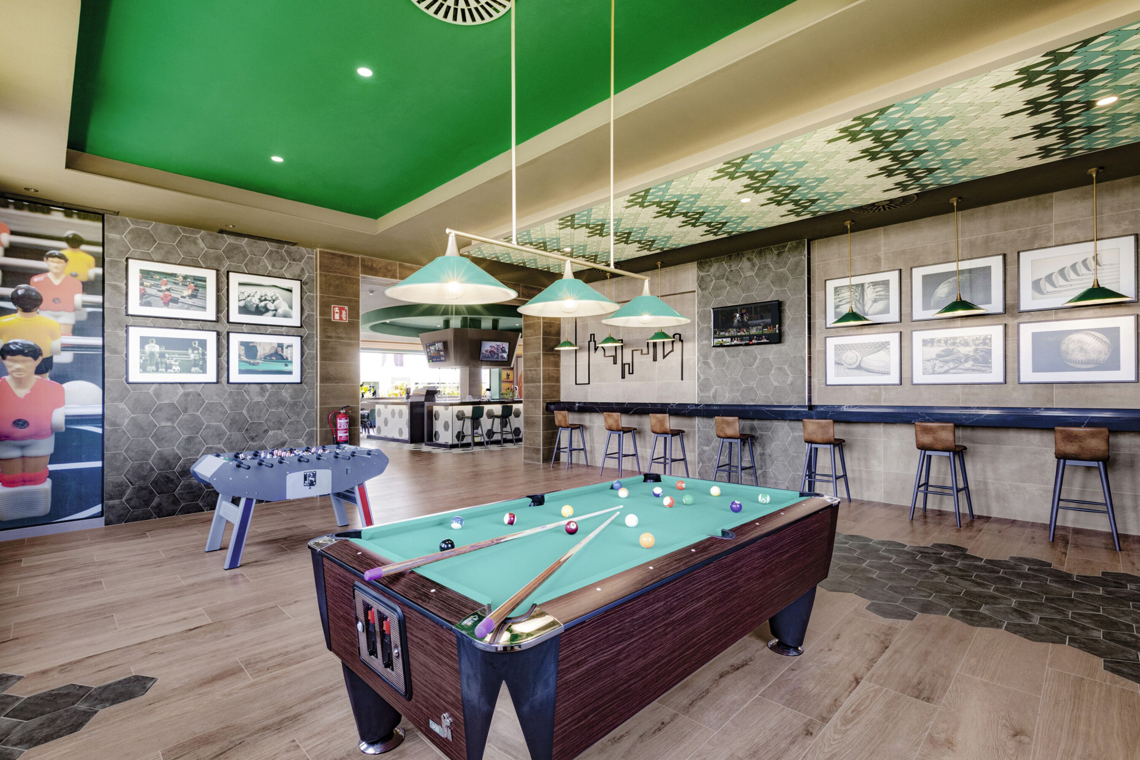 5 bars/lounges, 2 swim-up bars, 2 poolside bars