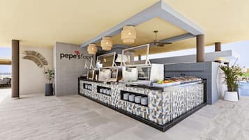 Bar en bord de piscine
