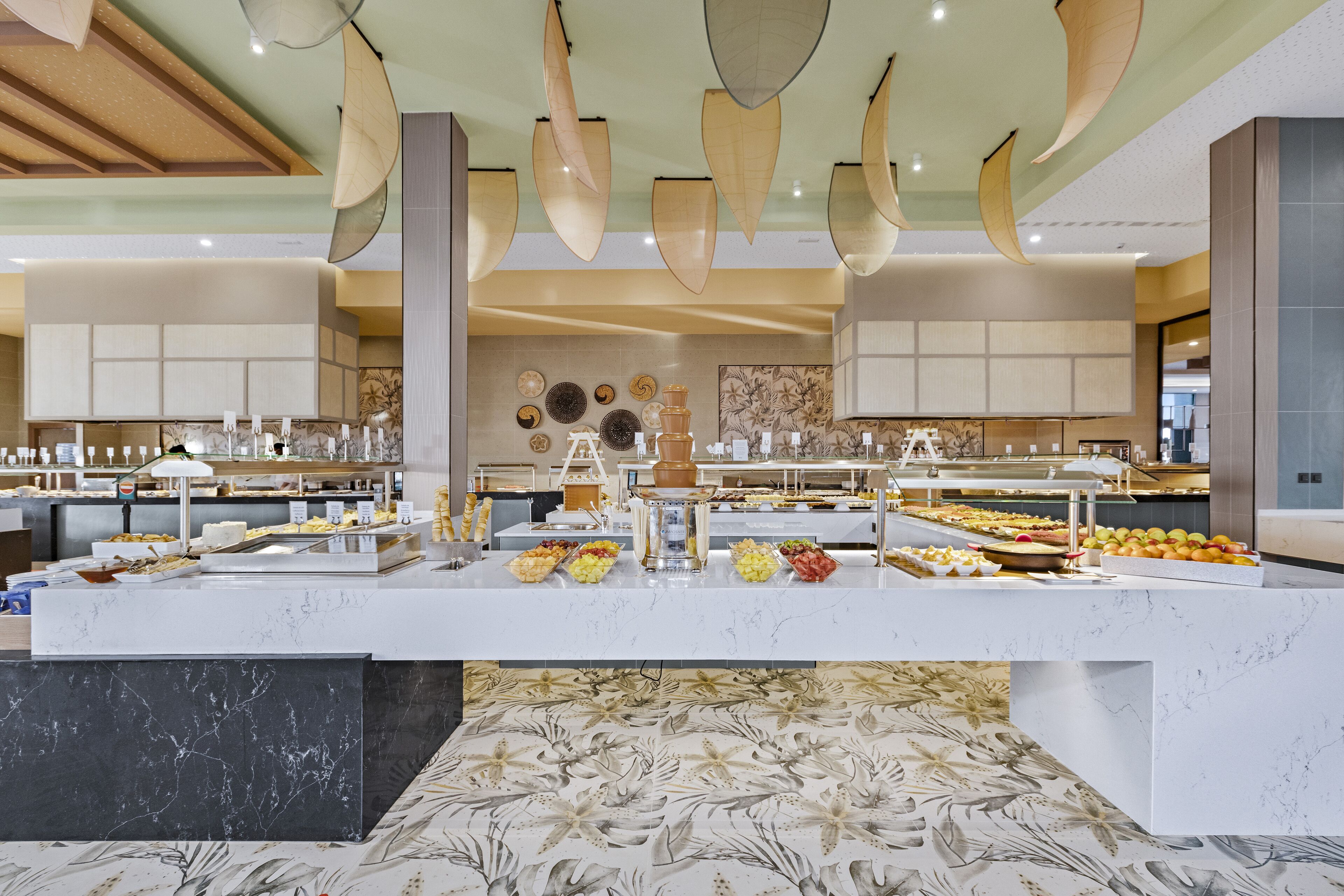 5 restaurants, breakfast, lunch, dinner served; fusion cuisine