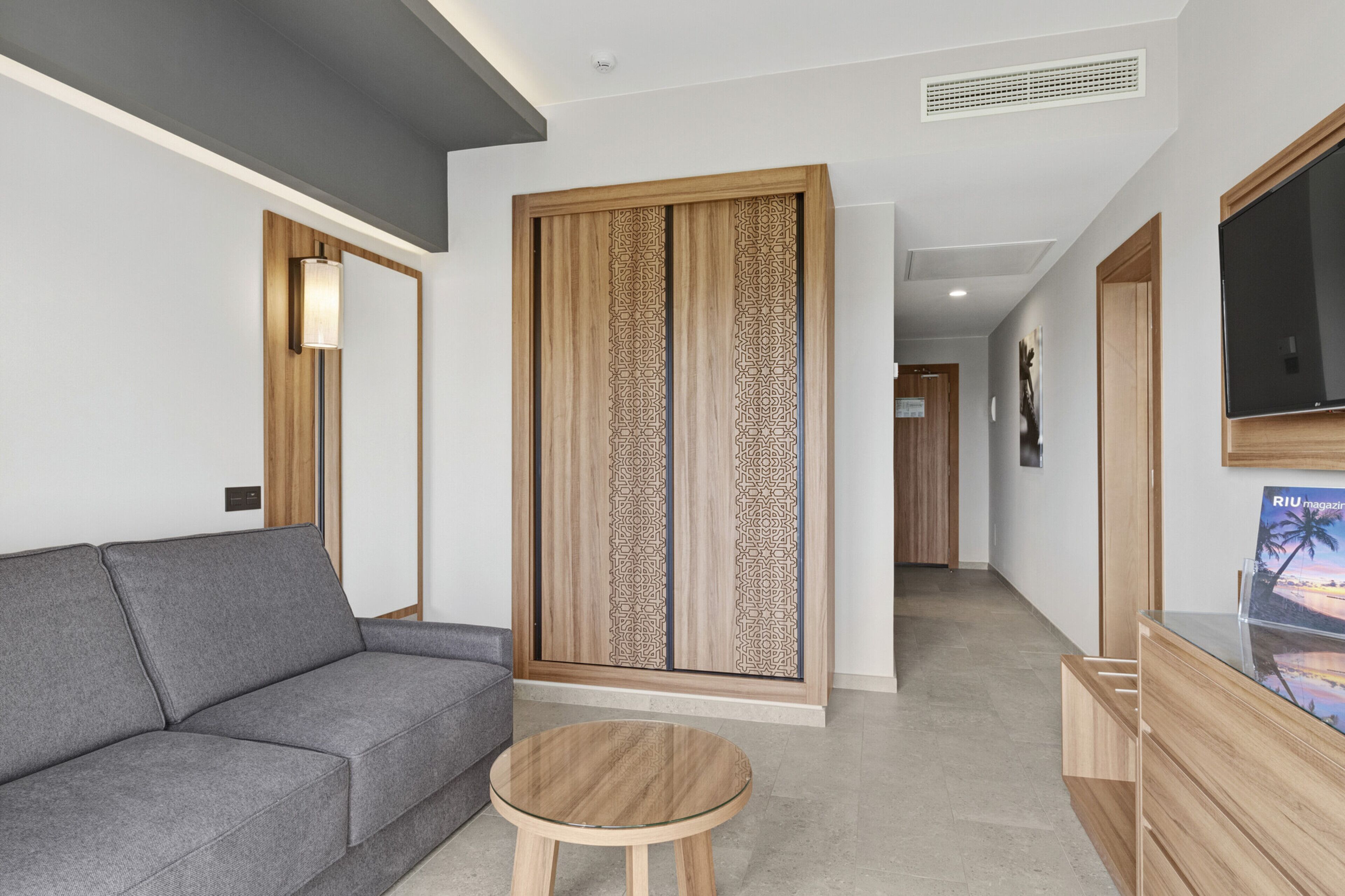 family room | free minibar items, in-room safe, free wifi, bed sheets