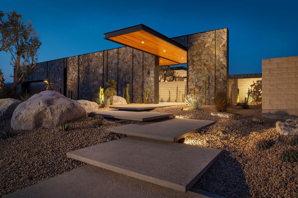 Unclassified image, 1 of 42, button