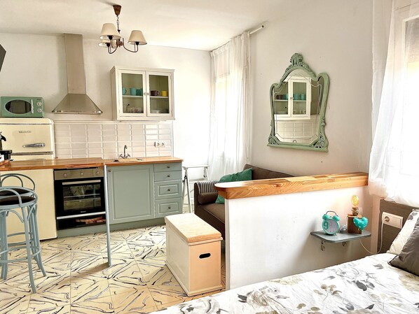 1 bedroom, in-room safe, iron/ironing board, free WiFi