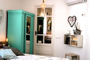 1 bedroom, in-room safe, iron/ironing board, free WiFi