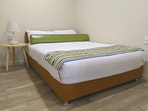 2 bedrooms, iron/ironing board, free WiFi, bed sheets - Stylish 2BRM DDA Wheelchair Access Apartment (Windsor)