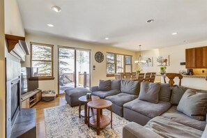 Televisión, chimenea