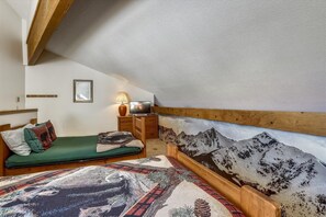 3 bedrooms, iron/ironing board, free WiFi, bed sheets