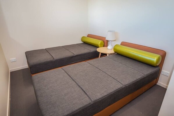 2 bedrooms, iron/ironing board, free WiFi, bed sheets - Stylish 2 Bedroom apartment in Windsor, Brisbane (Windsor)