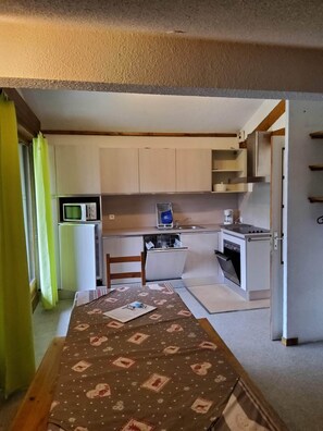 Kühlschrank, Ofen, Herdplatte, Geschirrspüler