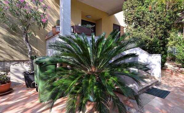 Property grounds - Apartment 2058/32271 (Istria - Valbandon), 750m from the beach (Valbandon)