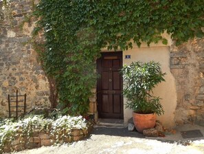 Exterior detail - Picturesque house in 17th century village, with privacy, pool and views (Roquessels)