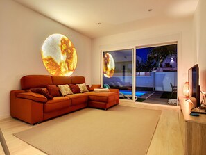 TV - Villa with private pool and jacuzzi (San Pedro del Pinatar)