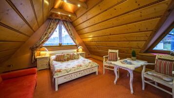 Double Room | Individually decorated, iron/ironing board, free WiFi, bed sheets