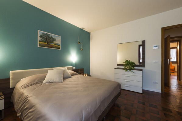 1 bedroom, in-room safe, iron/ironing board, WiFi