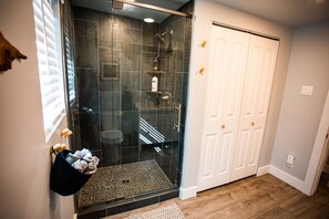 Combined shower/tub, hair dryer, towels, soap