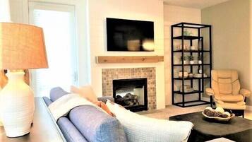 Télévision, cheminée