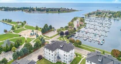 Newly Remodeled Luxurious Condo w/two Balconies overlooking Marina and Harbor