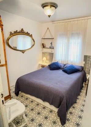 1 bedroom, in-room safe, iron/ironing board, free WiFi