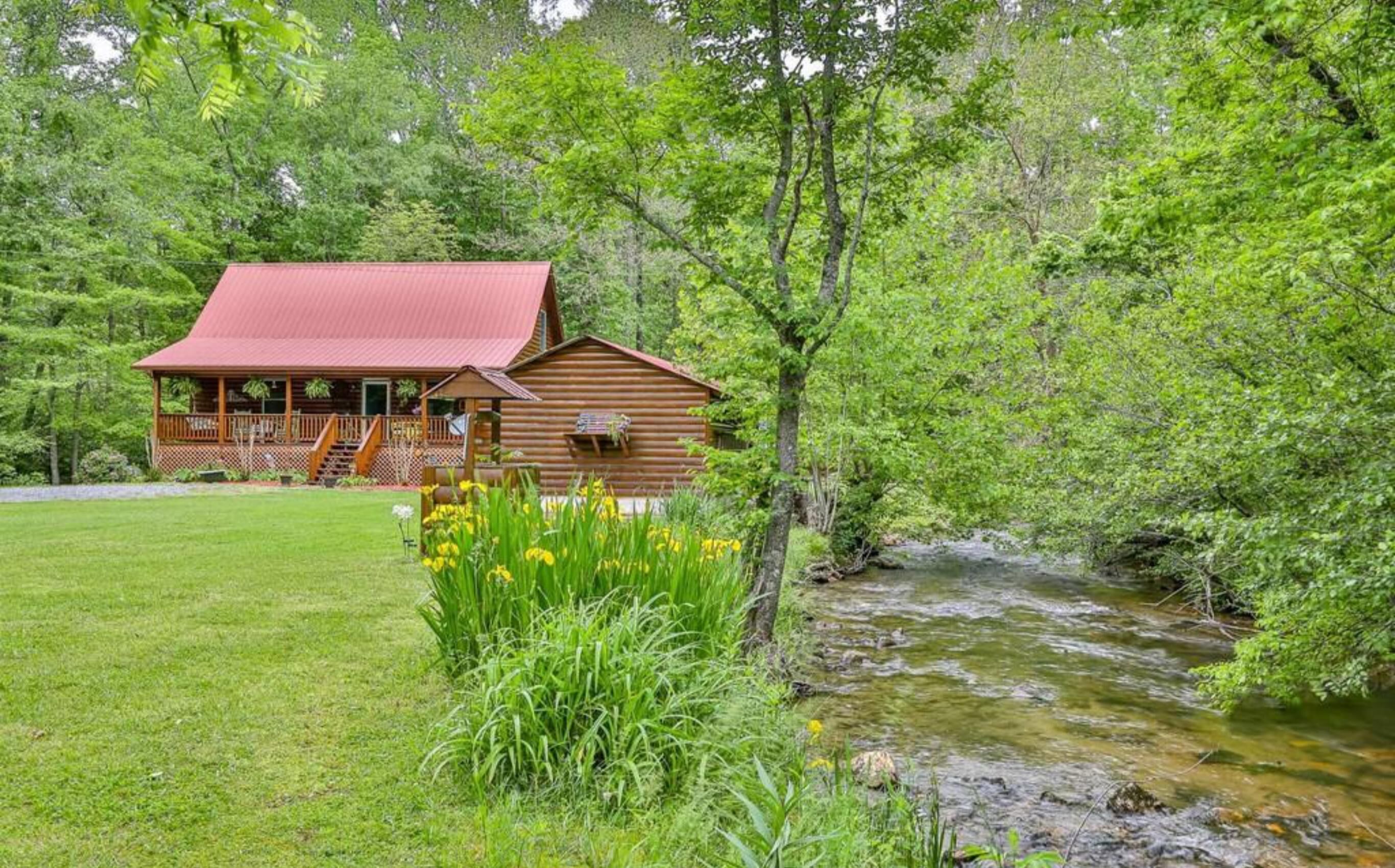 Trout Creek Lodge - stunning North Georgia creekfront near Springer Mountain
