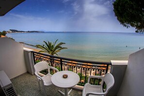 Outdoor dining - Chryssi Akti Paradise (Zakynthos)