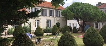 5-room apartment 2 mn walk from town. 5 mn from beaches, 25 mn from Royan.