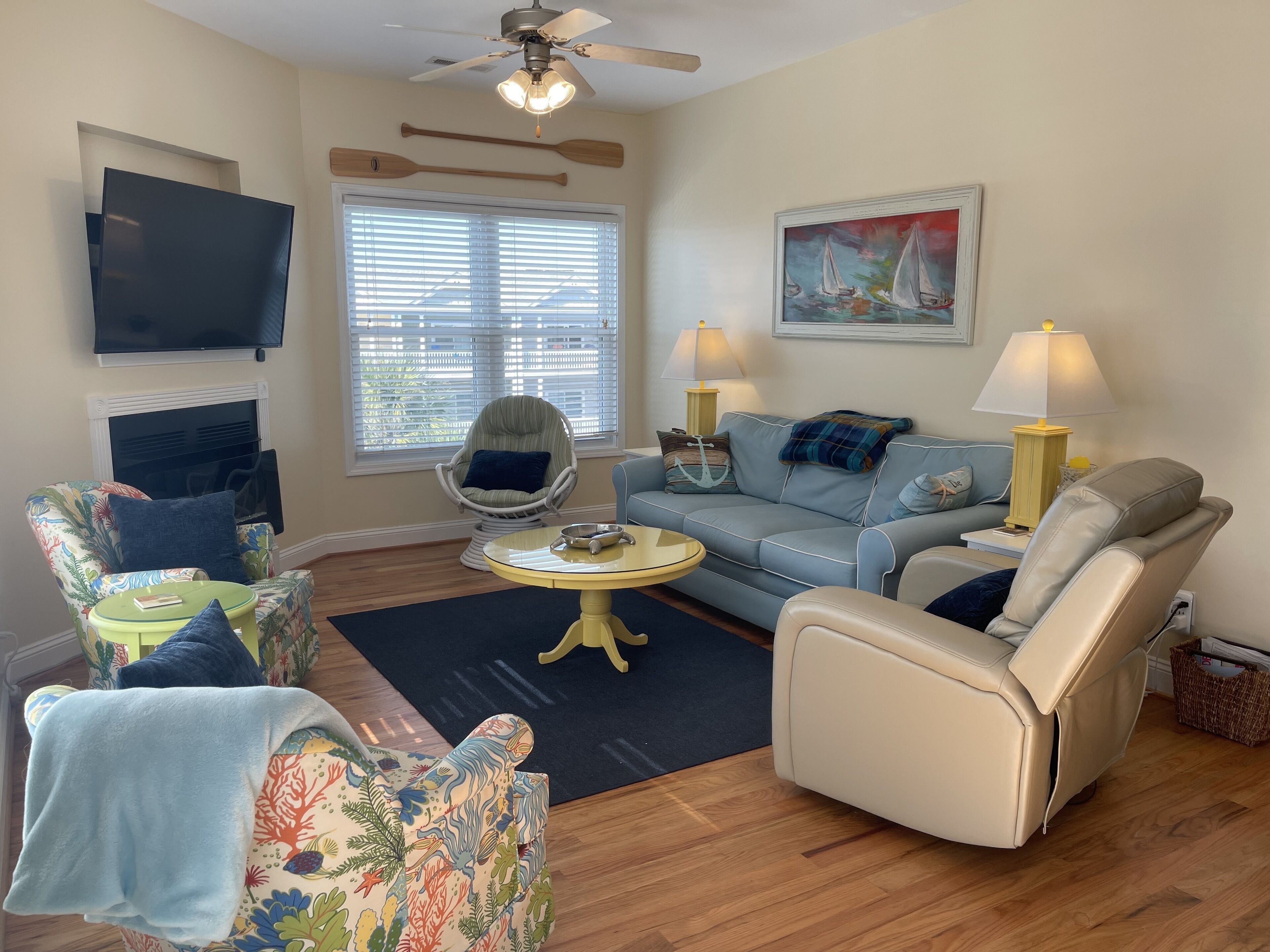 Gorgeous Ocean Views - 1 min walk to beach access!