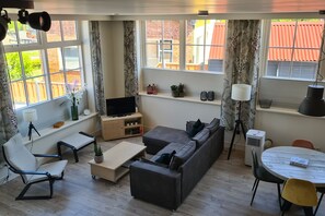 Televisie, boeken en een printer