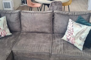 テレビ、書庫、プリンター