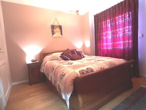 2 habitaciones, tabla de planchar con plancha y cuna de viaje 