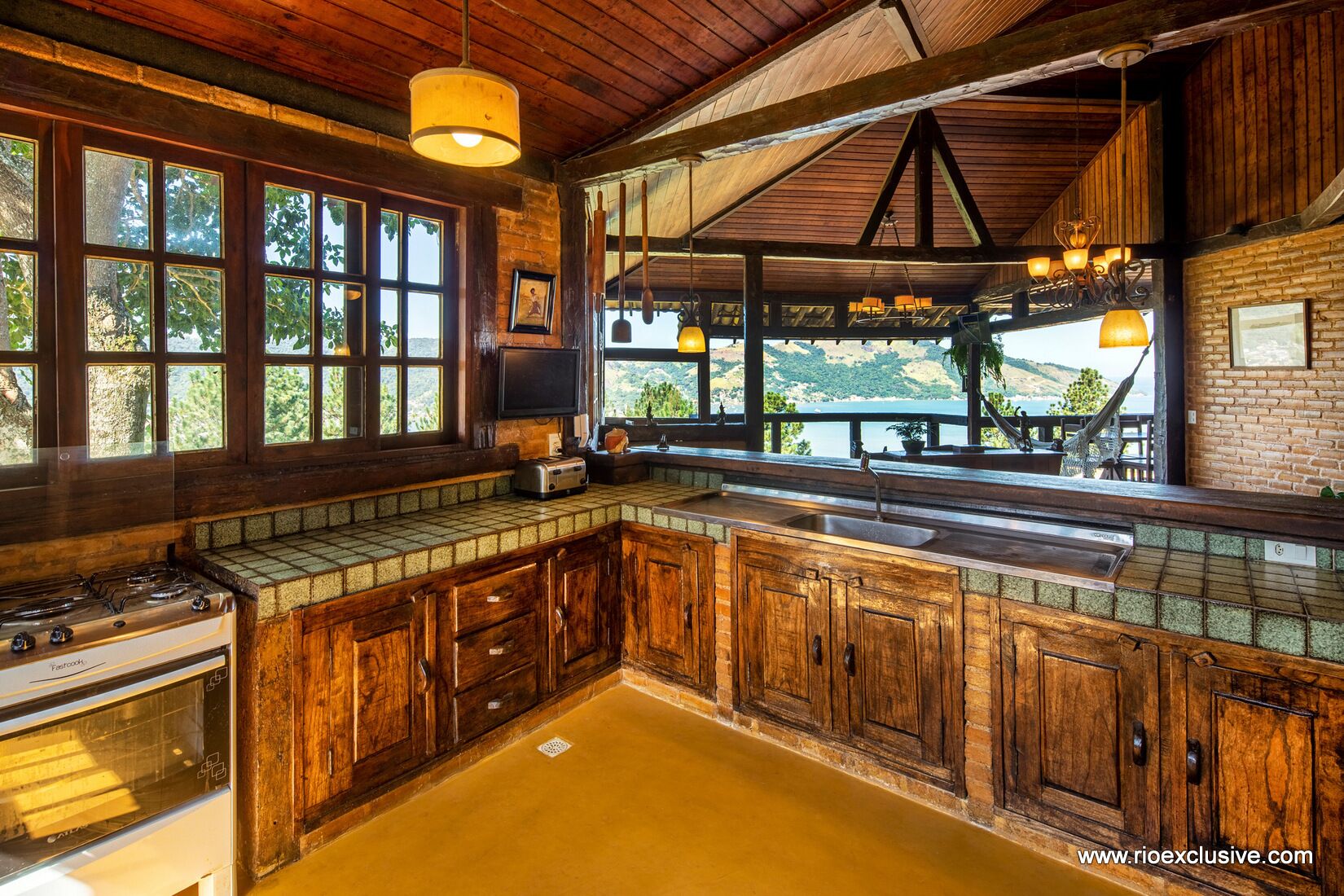 Pine Hills Exclusive? Piscina Vista 360 mar