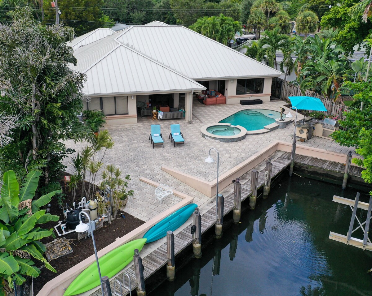 144' New River Dock DT! Sailfish Pool, Hot Tub, Pontoon & Fire Lounge Luxury!