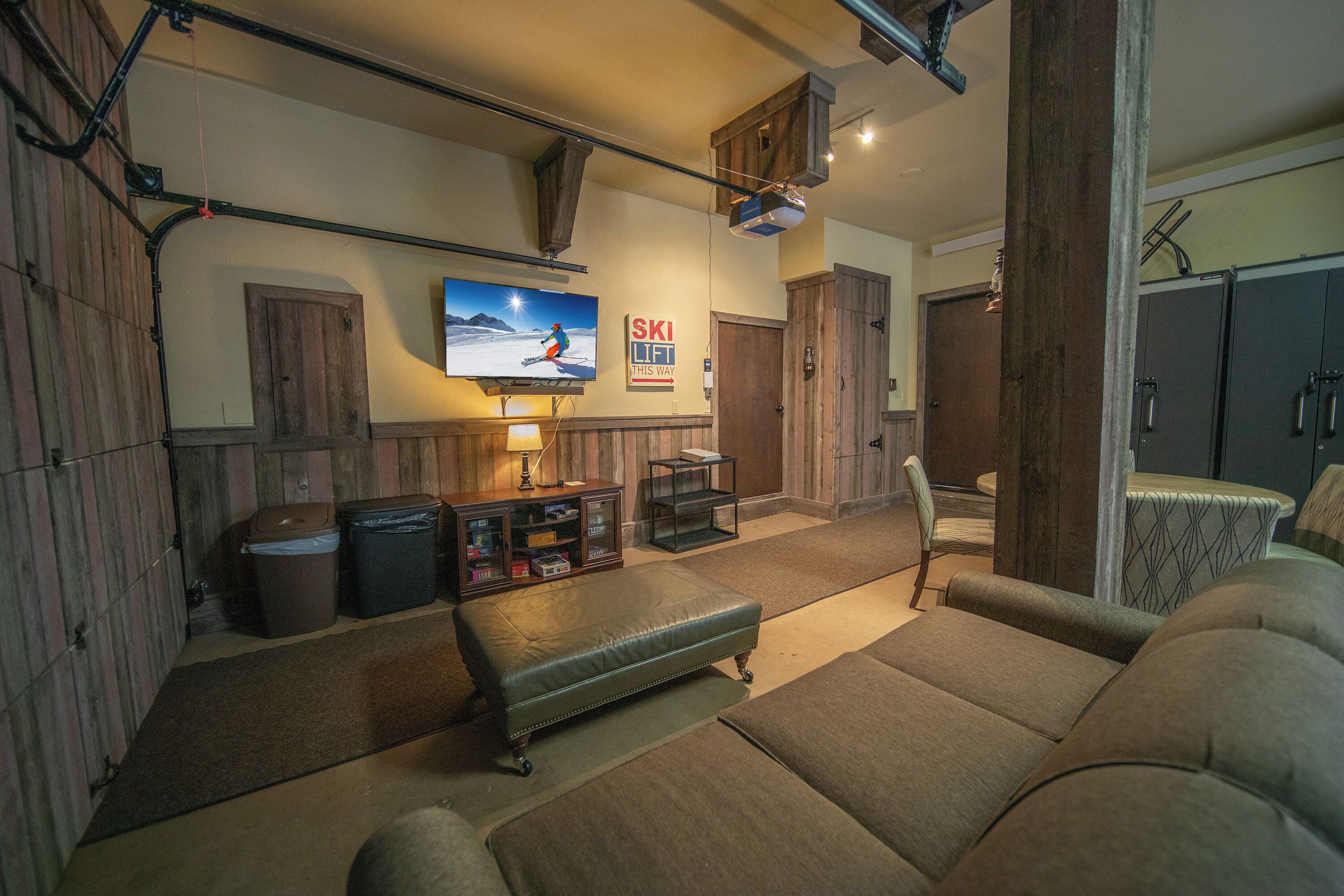 Modern Townhome w/Game Room, Perfect for Groups!