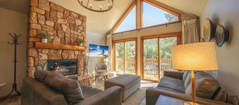 Discounted Holiday Rates! Townhouse with Game Room!