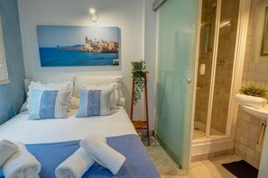 3 عدّة غرف نوم ومكواة/لوح كي وواي فاي مجانًا وملاءات أسرّة