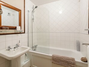 Towels - 1 bedroom accommodation in Middleton-by-Wirksworth, near Wirksworth (Middleton-by-Wirksworth, near Wirksworth)