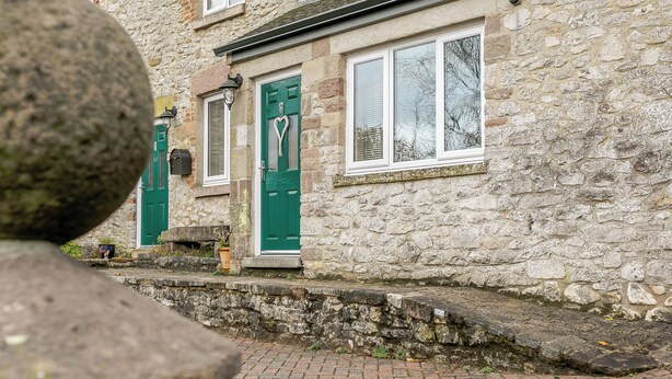 A stone building with a green door and white windows. - 1 bedroom accommodation in Middleton-by-Wirksworth, near Wirksworth (Middleton-by-Wirksworth, near Wirksworth)