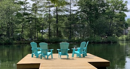 Nature's Cottage Washago - Beautiful Private Waterfront property with Hot Tub
