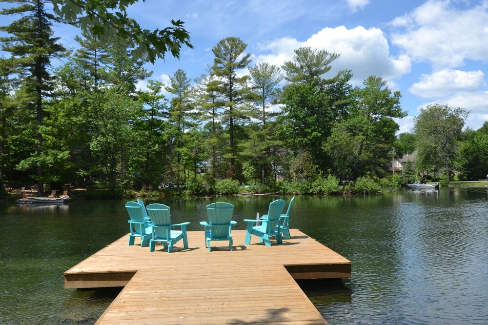 Nature's Cottage Washago - Beautiful Private Waterfront property with Hot Tub