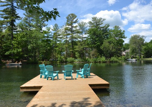 Nature's Cottage Washago - Beautiful Private Waterfront property with Hot Tub