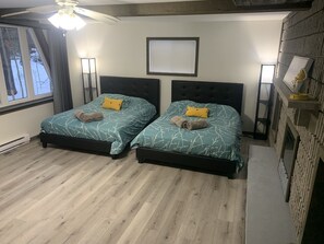 3 bedrooms, iron/ironing board, free WiFi, bed sheets - Nature's Cottage Washago - Beautiful Private Waterfront property with Hot Tub (Washago)