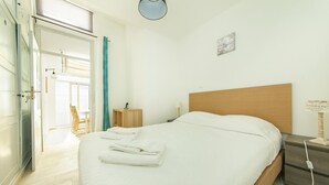 Room - A46 - Oliveira Downtown Apartment (Lagos)
